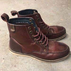 Crevo Buck boots. Burgundy color.